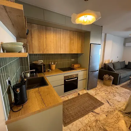 Апартаменты The Balcony Nest Лоутраки