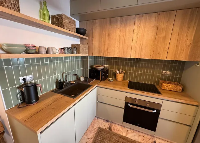 The Balcony Nest * Loutráki